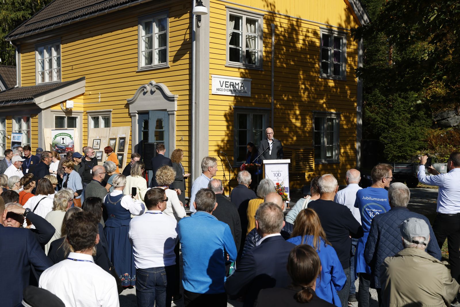 Mann taler for folkemengde