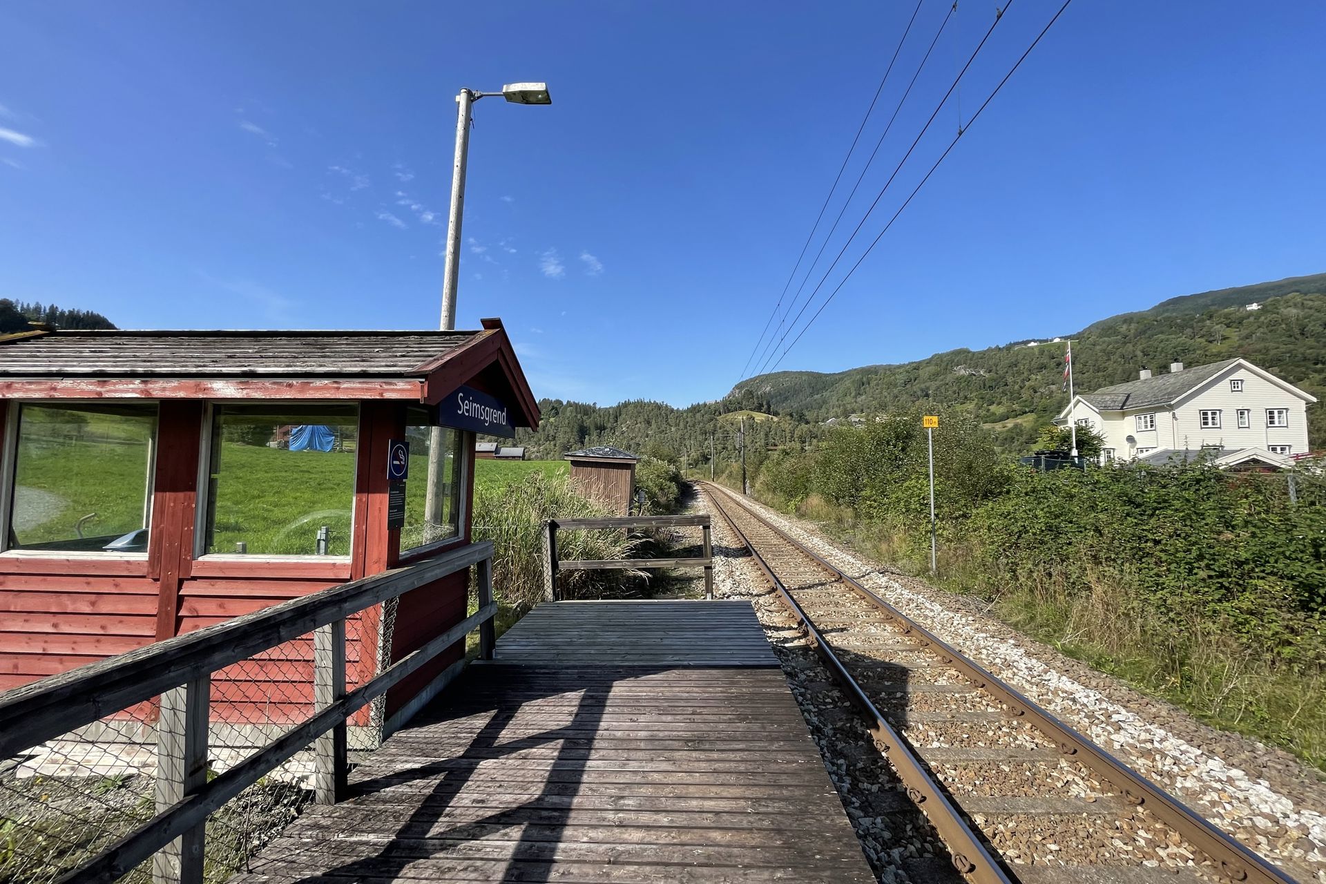 Eksteriørfoto av Seimsgrend holdeplass